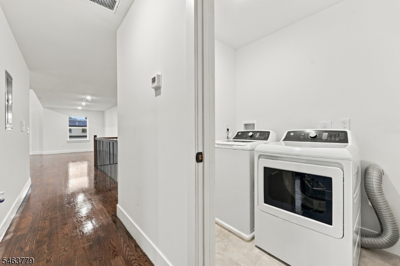 543 13TH Avenue Newark NJ 07103