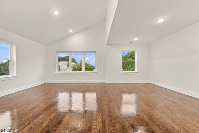 543 13TH Avenue Newark NJ 07103