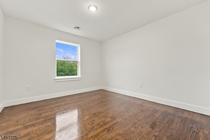 543 13TH Avenue Newark NJ 07103