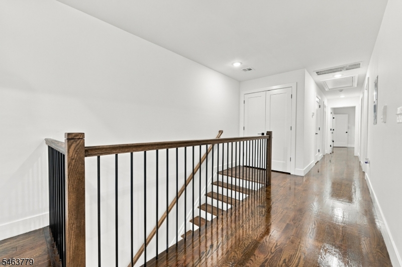 543 13TH Avenue Newark NJ 07103