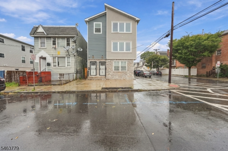 543 13TH Avenue Newark NJ 07103