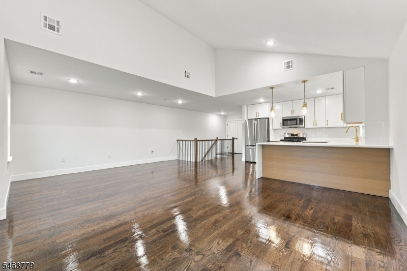 543 13TH Avenue Newark NJ 07103