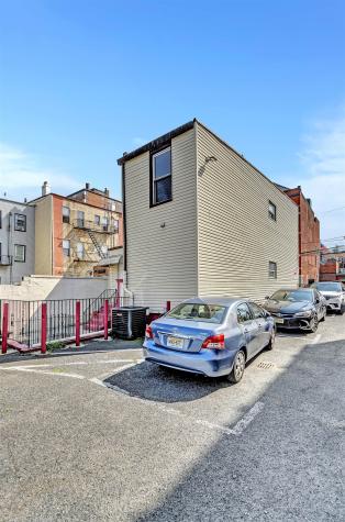 308 38th Street Union City NJ 07087