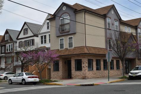 687 Avenue A Bayonne NJ 07002