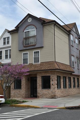 687 Avenue A Bayonne NJ 07002