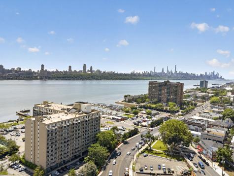 1033 River Road Edgewater NJ 07020
