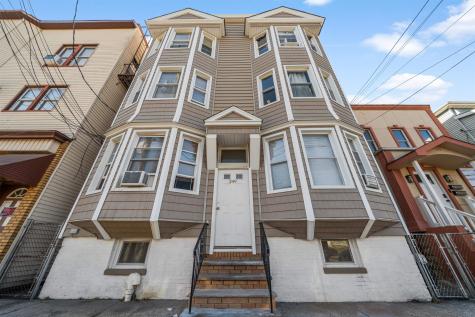 349 Avenue E Bayonne NJ 07002