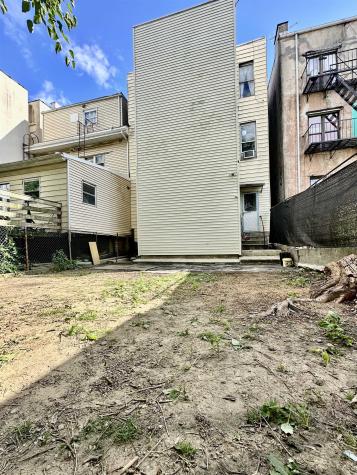 208 38th Street Union City NJ 07087