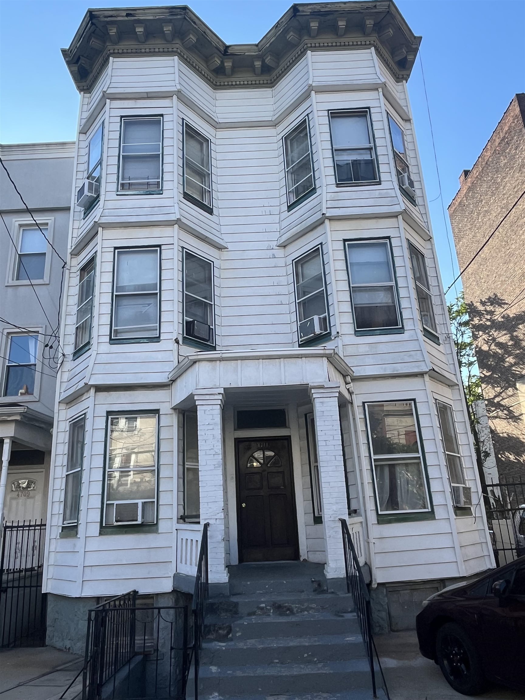 4711 Park Avenue Union City NJ 07093