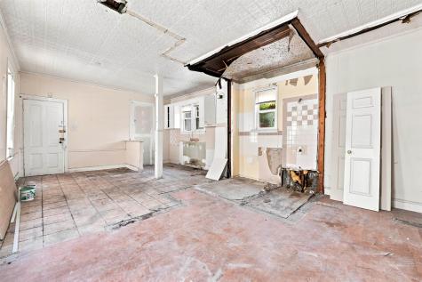 913 Summit Avenue Union City NJ 07087