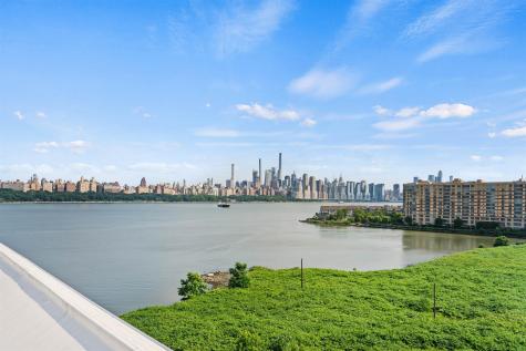 3 Somerset Lane Edgewater NJ 07020