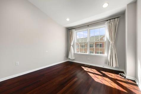 382 Kingston Court West New York NJ 07093