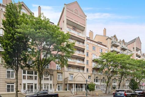 208 Shearwater Court West Jersey City NJ 07305