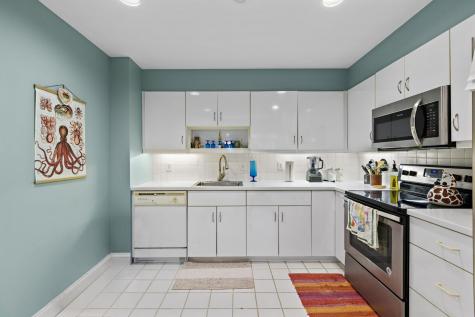 208 Shearwater Court West Jersey City NJ 07305