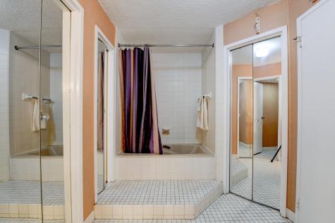 1528 Harmon Cove Tower Secaucus NJ 07094