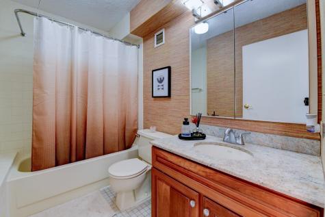 1528 Harmon Cove Tower Secaucus NJ 07094