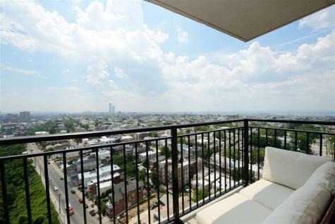 100 Manhattan Avenue Union City NJ 07087