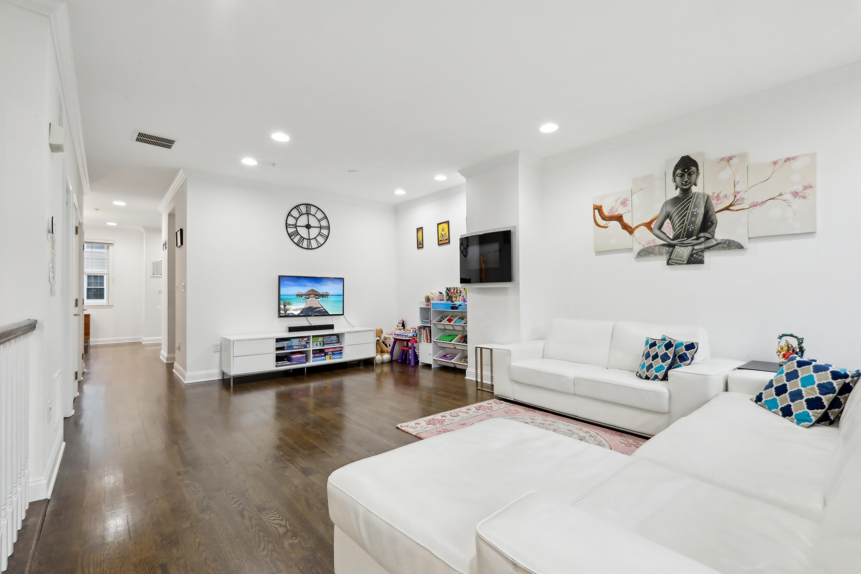 286 Roslyn Court West New York NJ 07093