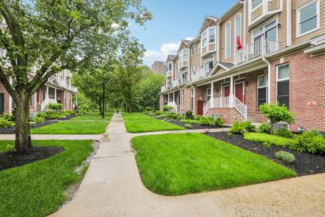 286 Roslyn Court West New York NJ 07093