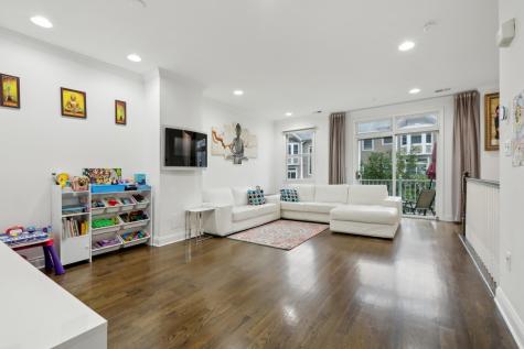 286 Roslyn Court West New York NJ 07093