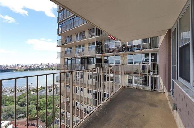 6040 Boulevard East West New York NJ 07093