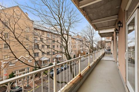 207 Shearwater Court West Jersey City NJ 07305