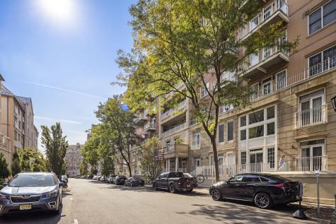 207 Shearwater Court West Jersey City NJ 07305
