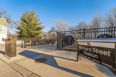 13 Wegman Court Jersey City NJ 07306