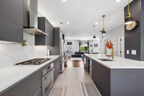 282 Roslyn Court West New York NJ 07093