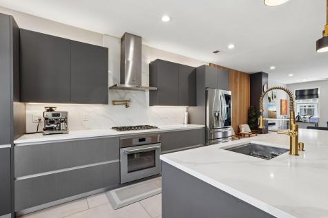 282 Roslyn Court West New York NJ 07093