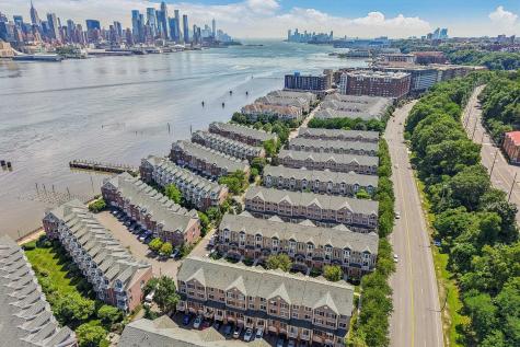 282 Roslyn Court West New York NJ 07093