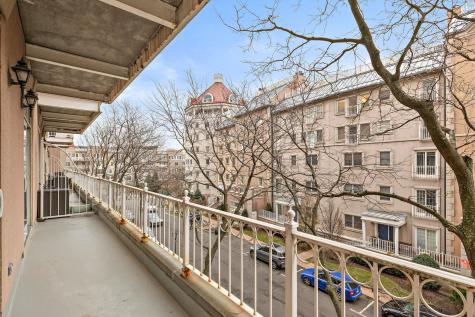 207 Shearwater Court West Jersey City NJ 07305