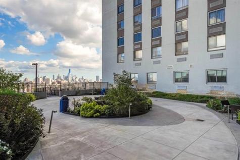 100 Manhattan Avenue Union City NJ 07087