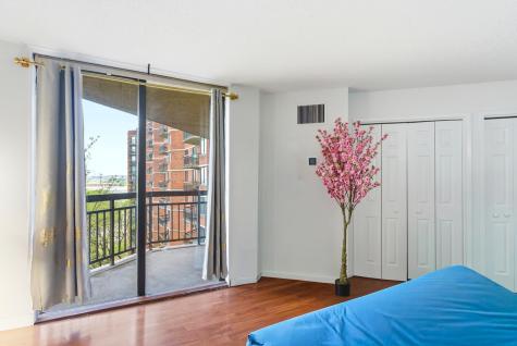 831 Harmon Cove Tower Secaucus NJ 07094-1720