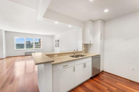 2305 City Place Edgewater NJ 07020