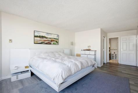 1633 Harmon Cove Tower Secaucus NJ 07094