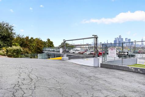 100 Manhattan Avenue Union City NJ 07087