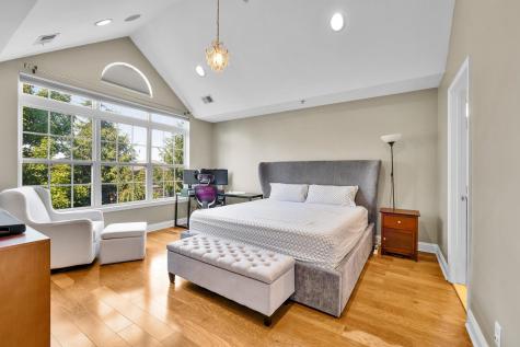 196 Blue Heron Drive Secaucus NJ 07094