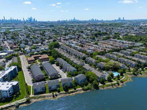 196 Blue Heron Drive Secaucus NJ 07094