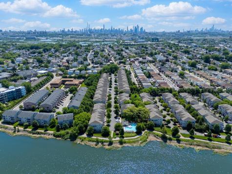 196 Blue Heron Drive Secaucus NJ 07094