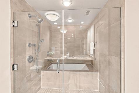 150 Henley Place Weehawken NJ 07086