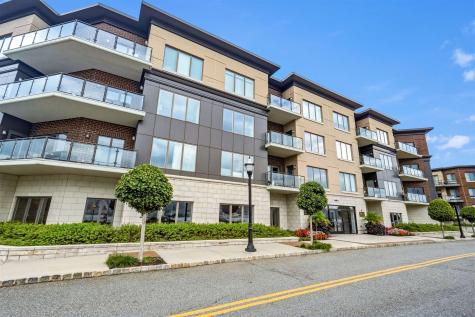 150 Henley Place Weehawken NJ 07086