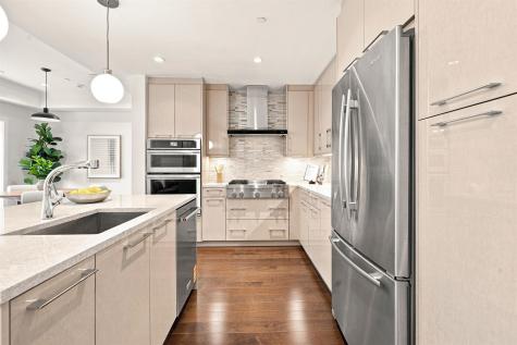 150 Henley Place Weehawken NJ 07086