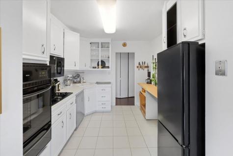 2077 Center Avenue Fort Lee NJ 07024