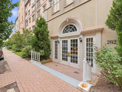 202 Shearwater Court West Jersey City NJ 07305