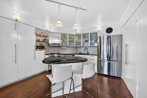827 Harmon Cove Tower Secaucus NJ 07094