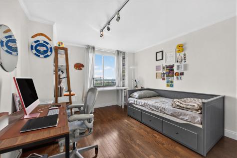 827 Harmon Cove Tower Secaucus NJ 07094