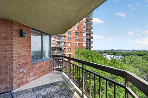 827 Harmon Cove Tower Secaucus NJ 07094