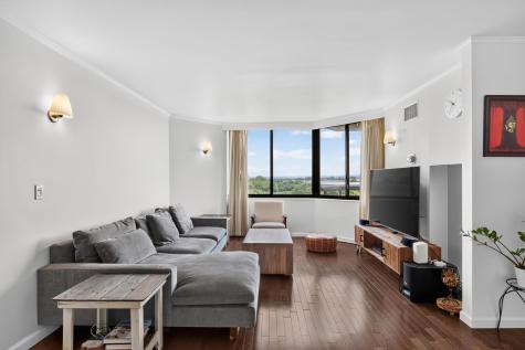 827 Harmon Cove Tower Secaucus NJ 07094