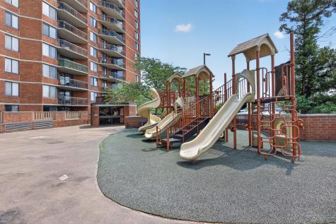 827 Harmon Cove Tower Secaucus NJ 07094